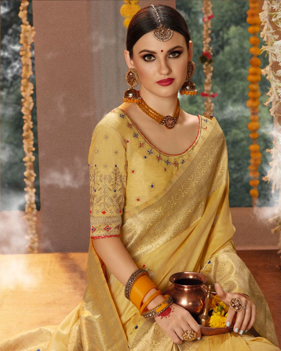 Dulhan clearance yellow saree